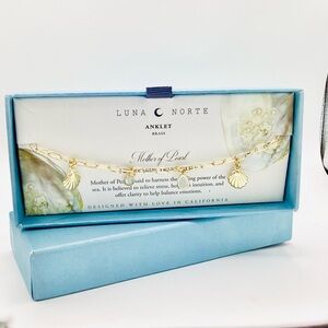 Luna Norte Gold Shell Charm Anklet - Mother of Pearl